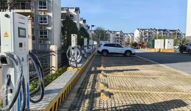 480KW直流分體式充電機(jī)項目案例 480KW直流分體式充電機(jī)項目案例